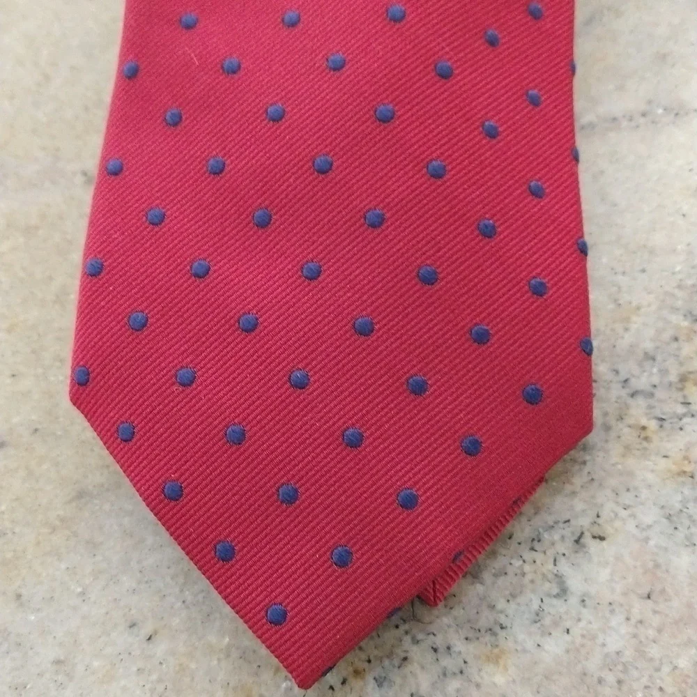 Jo's A Bank executive collection men's repp silk Navy and red dot tie luxury